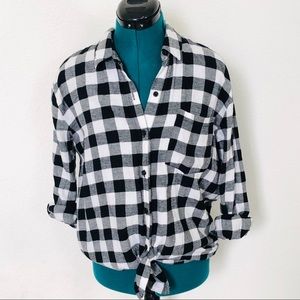 🔥3/$15 Black/White Plaid Shirt